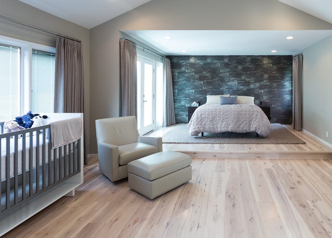 Light floor in bedroom